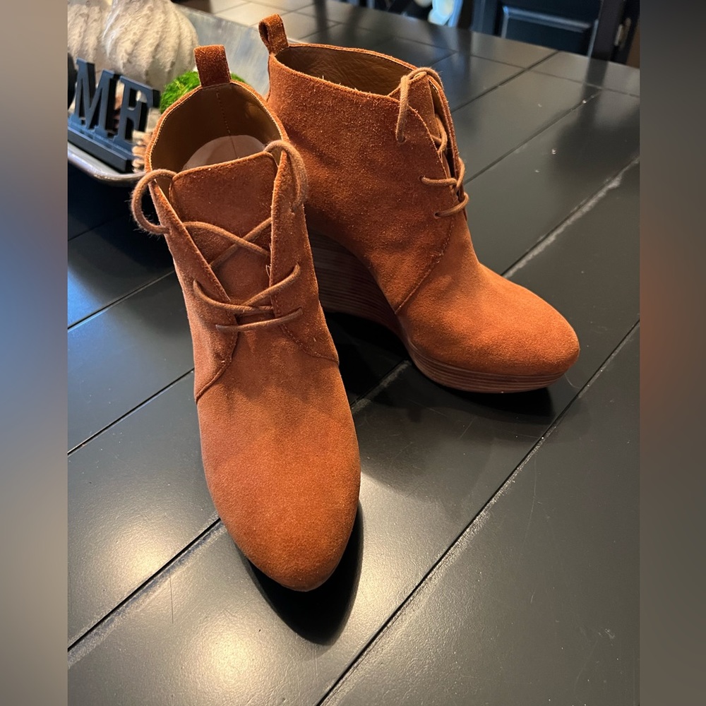 Michael Kors Pierce wedge booties lace up heels Size 7